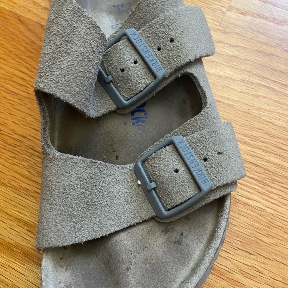 BIRKENSTOCK Women’s Size 39 / 8-8.5 Arizona Taupe Suede 2 Strap Cork Sandals - Picture 12 of 15